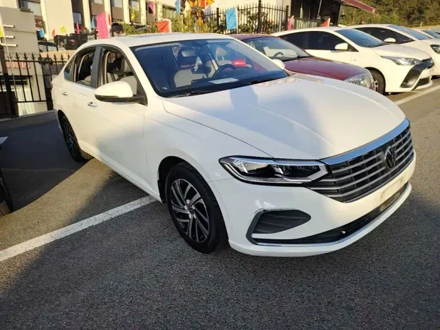 Volkswagen Lavida — Фото автомобиля 3