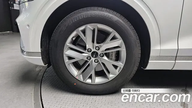 Genesis GV70 2.5T Бензин AWD — Фото автомобиля 5