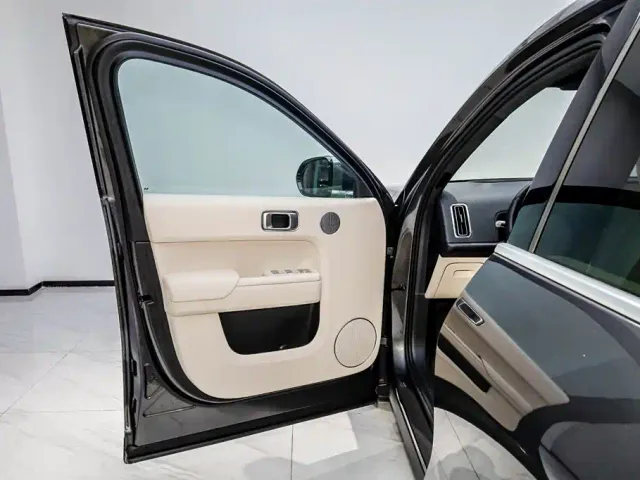 Li Auto L8 — Фото автомобиля 9
