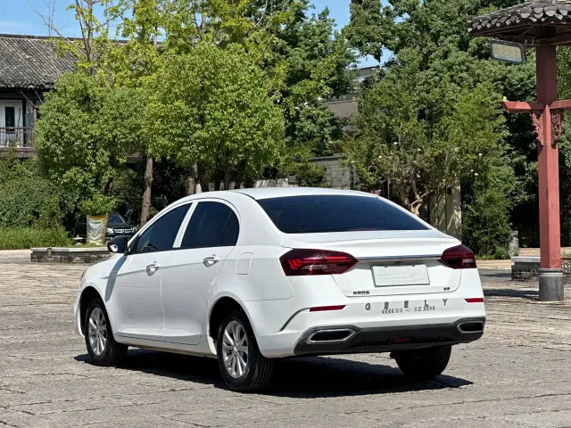 Geely Emgrand — Фото автомобиля 6