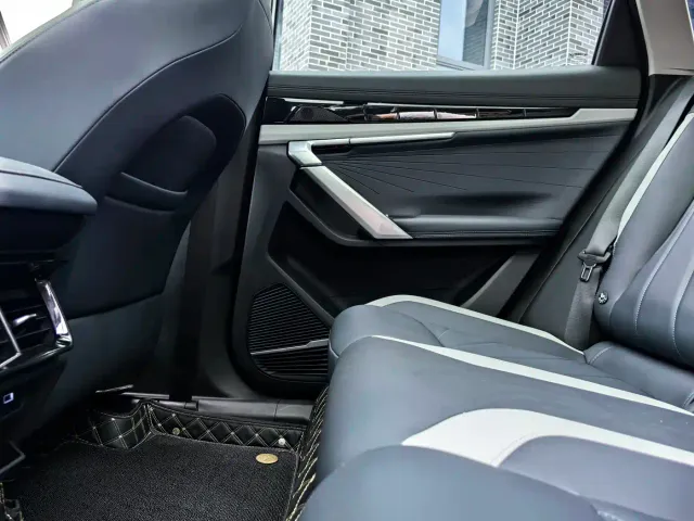 Geely Boyue L — Фото автомобиля 24