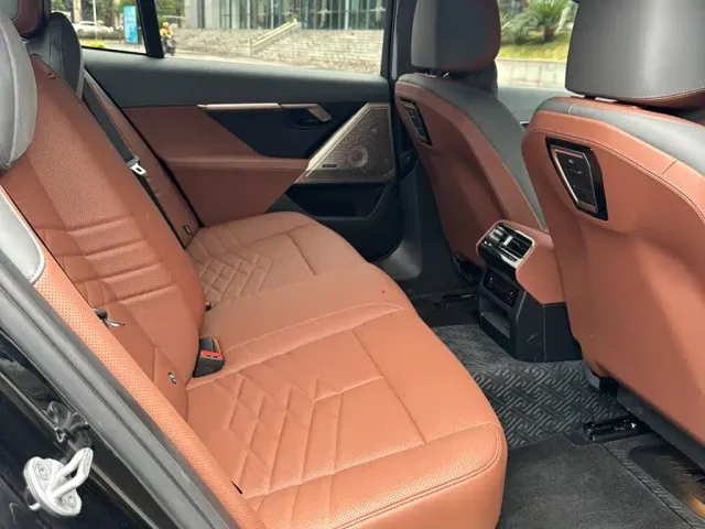 BMW 5 Series — Фото автомобиля 10