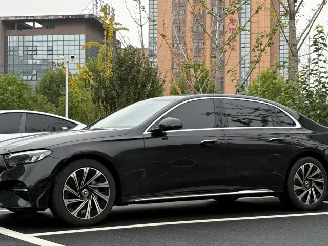 Mercedes-Benz E-Class — Фото автомобиля 2