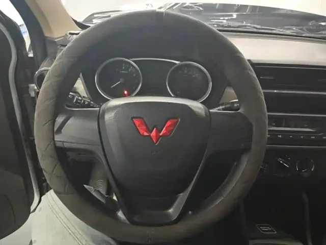 Wuling Hongguang — Фото автомобиля 10