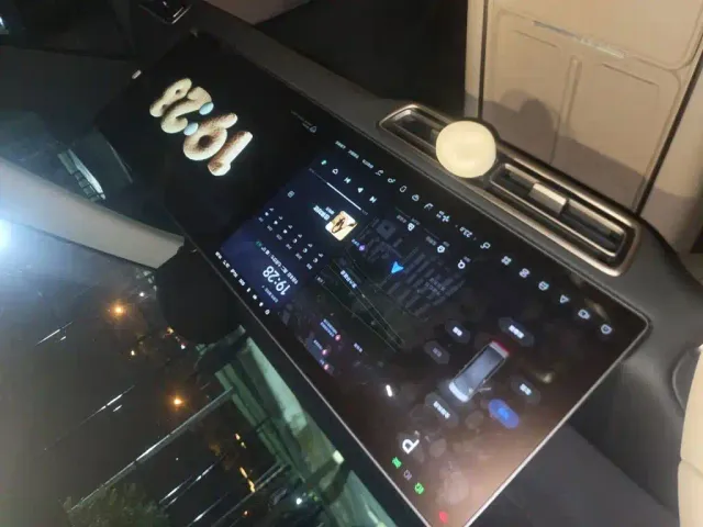 Li Auto MEGA — Фото автомобиля 20