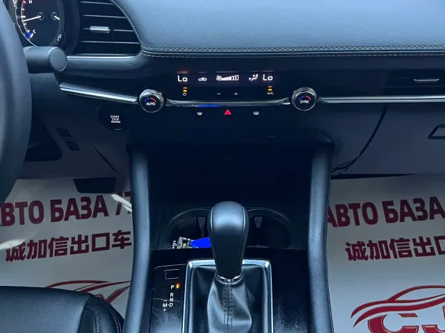 Mazda Axela — Фото автомобиля 15