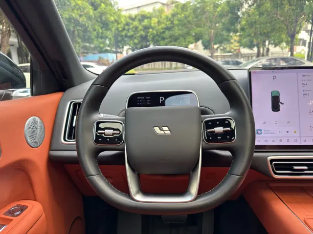 Li Auto L8 — Фото автомобиля 21