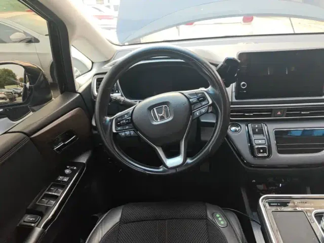 Honda Odyssey — Фото автомобиля 10