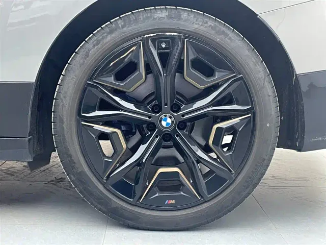 BMW iX M60 — Фото автомобиля 17