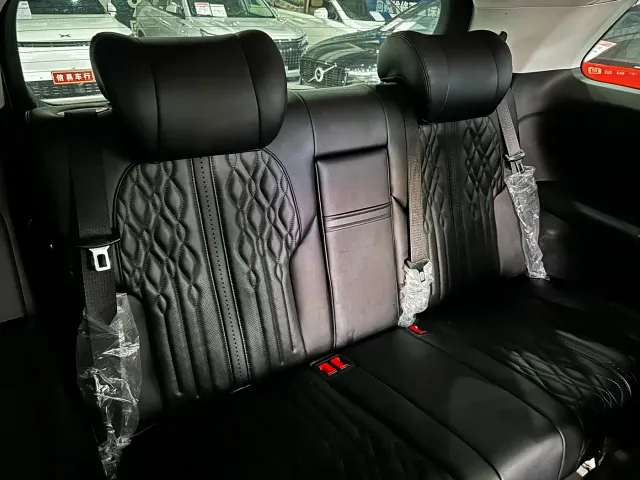 Roewe iMAX8 — Фото автомобиля 11