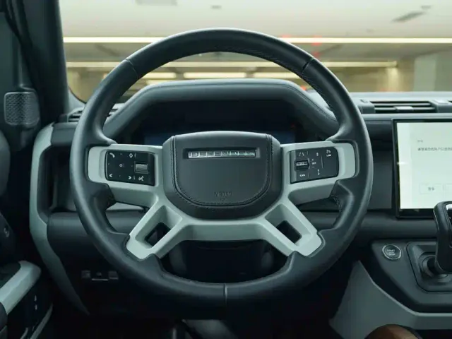 Land Rover Defender — Фото автомобиля 17