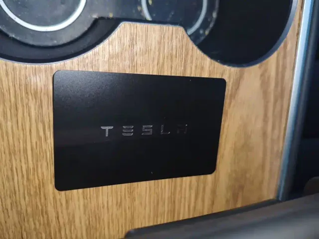 Tesla Model Y — Фото автомобиля 8