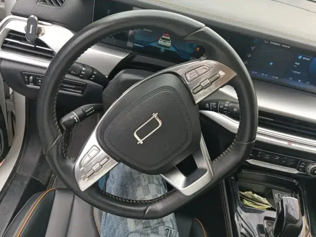 Bestune T77 — Фото автомобиля 15