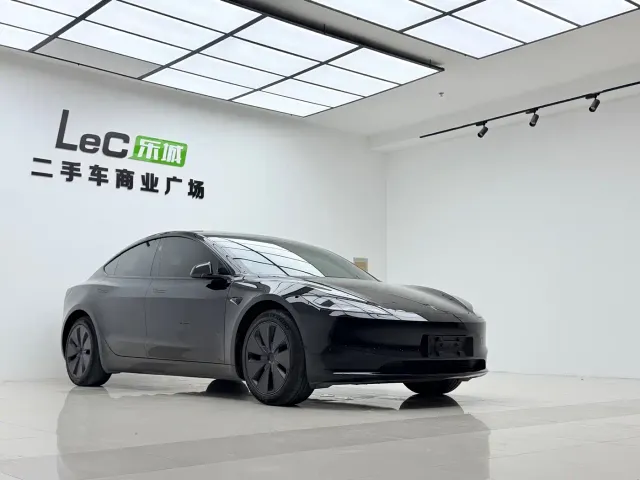 Tesla Model 3 — Фото автомобиля 3