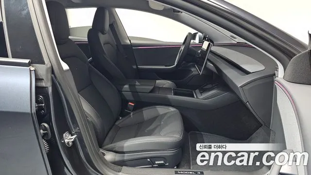 Tesla Model 3 — Фото автомобиля 23