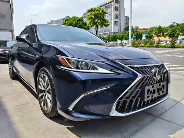 Lexus ES — Фото автомобиля 3