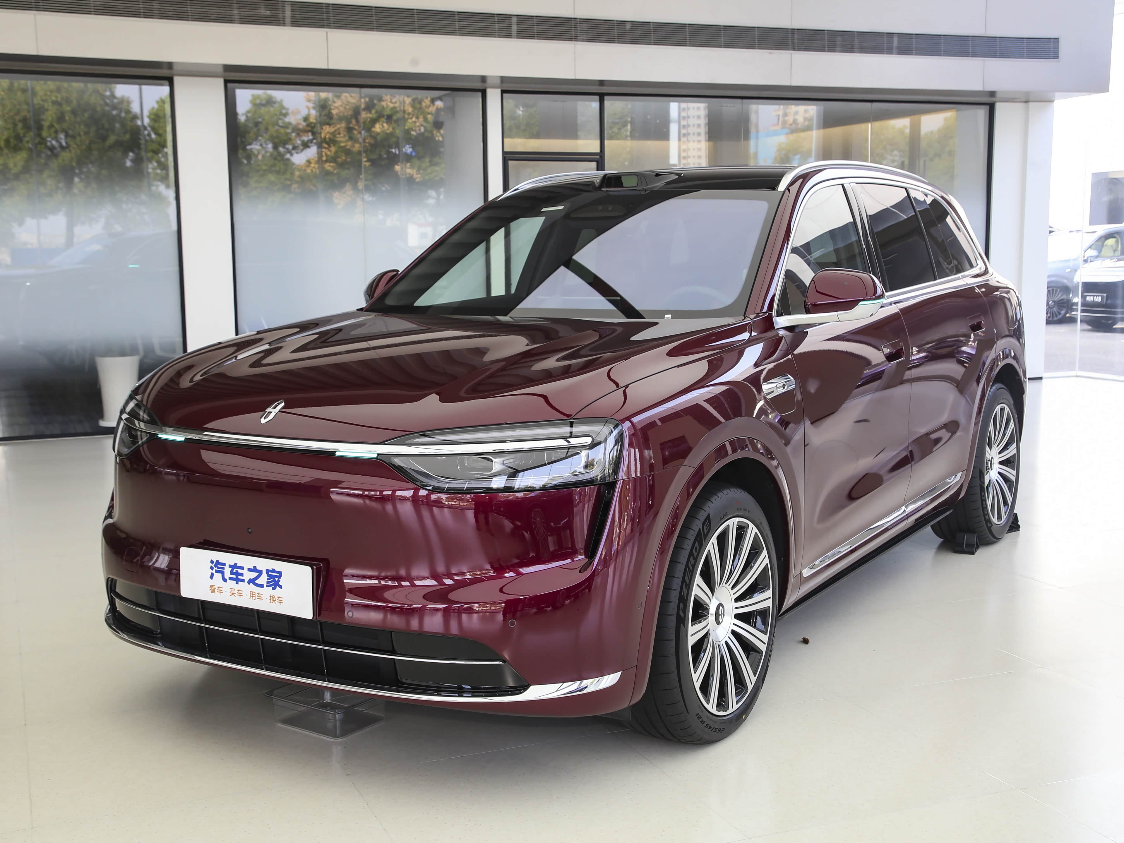 AITO M7 EREV MAX 5 seats 4wd — Фото автомобиля 1