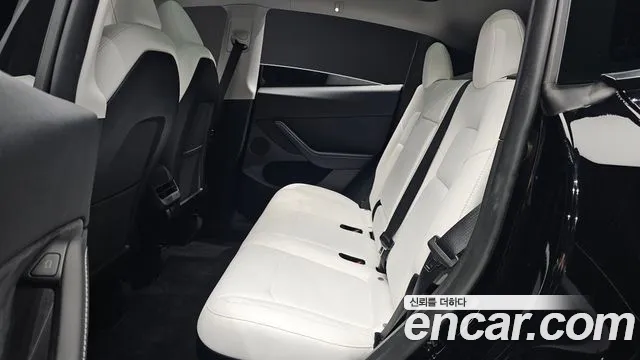 Tesla Model Y — Фото автомобиля 28