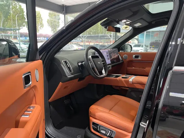 Li Auto L8 — Фото автомобиля 4