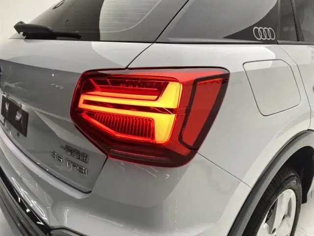 Audi Q2L — Фото автомобиля 10