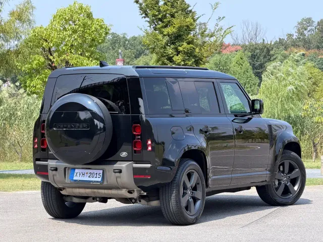 Land Rover Defender — Фото автомобиля 24