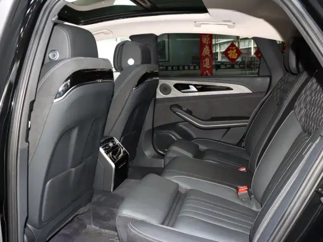 Hongqi H9 — Фото автомобиля 10