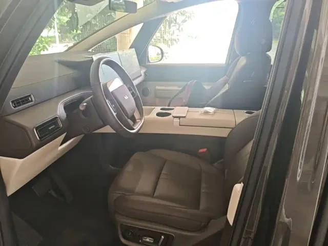 Li Auto MEGA — Фото автомобиля 14
