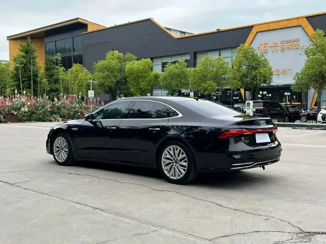 Audi A7L — Фото автомобиля 8