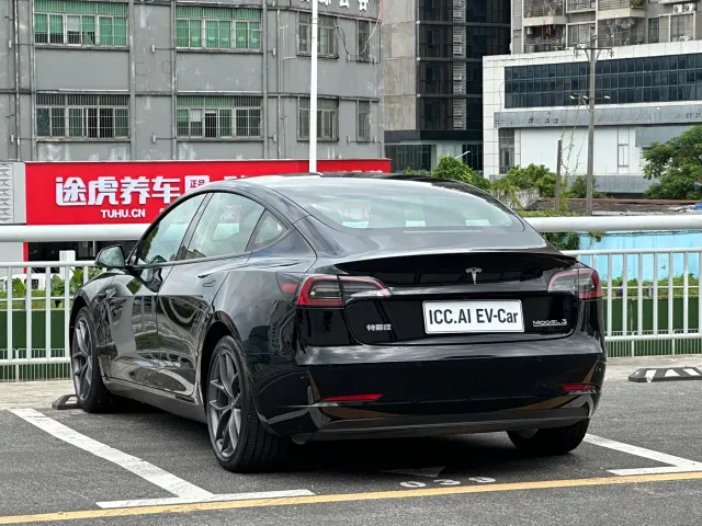 Tesla Model 3 — Фото автомобиля 15