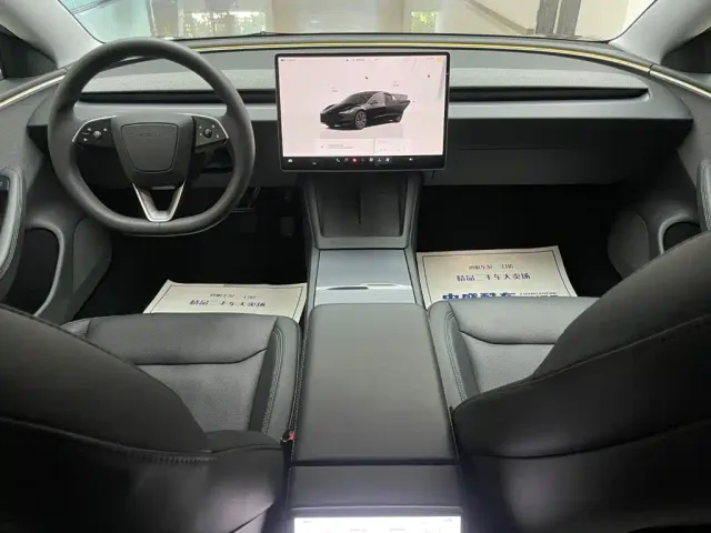 Tesla Model 3 — Фото автомобиля 12