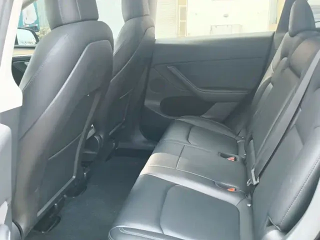 Tesla Model Y — Фото автомобиля 16