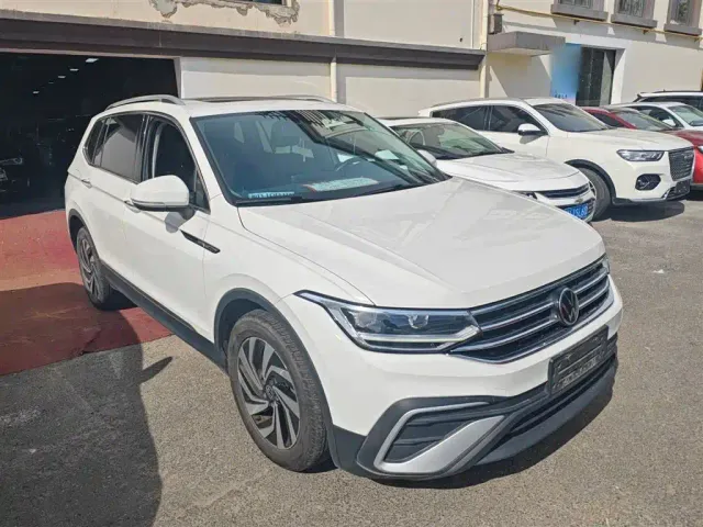 Volkswagen Tiguan L — Фото автомобиля 21