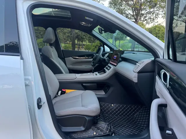 Geely Boyue L — Фото автомобиля 10