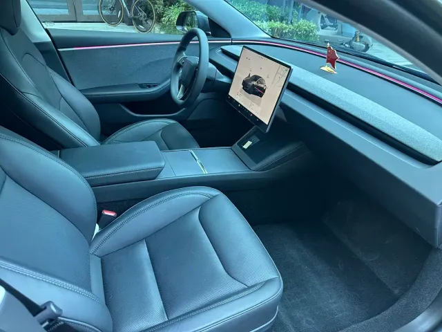 Tesla Model 3 — Фото автомобиля 7
