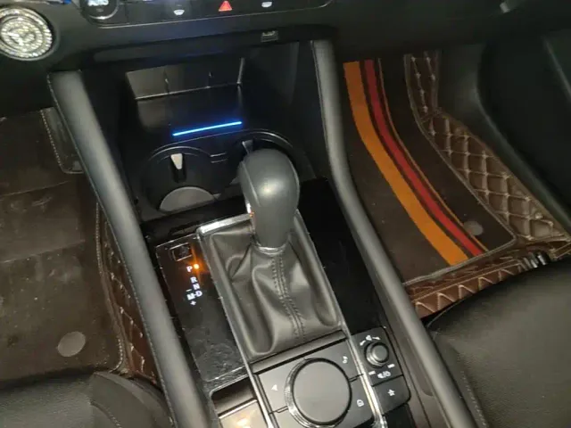 Mazda Axela — Фото автомобиля 13