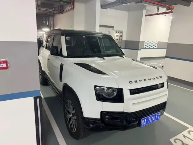 Land Rover Defender — Фото автомобиля 2