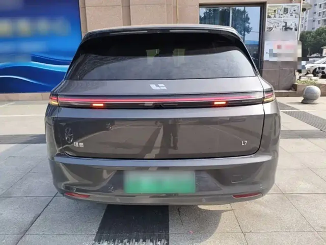 Li Auto L7 — Фото автомобиля 5