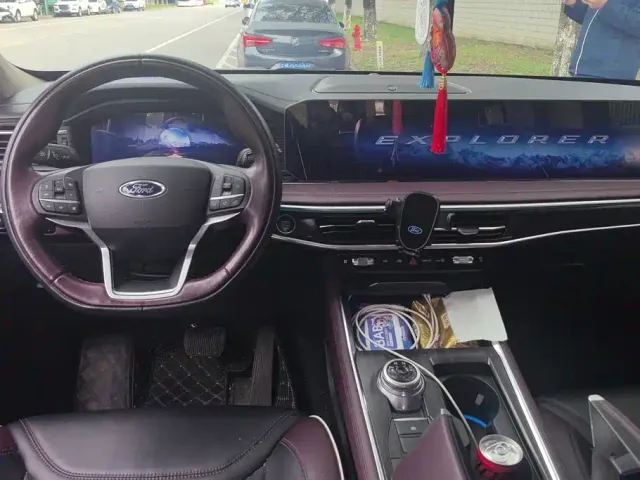 Ford Explorer — Фото автомобиля 12