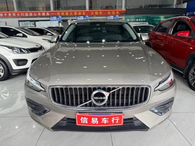 Volvo S60 — Фото автомобиля 2