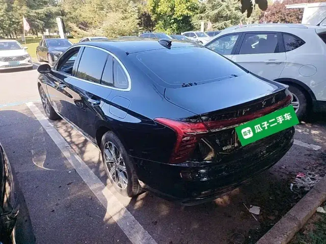 Hongqi H5 PHEV — Фото автомобиля 4