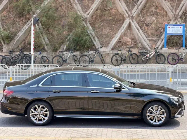 Mercedes-Benz E-Class — Фото автомобиля 4