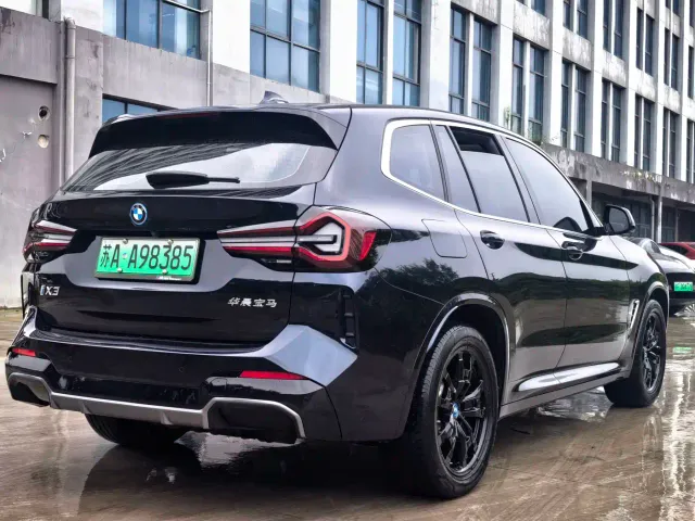 BMW iX3 — Фото автомобиля 7