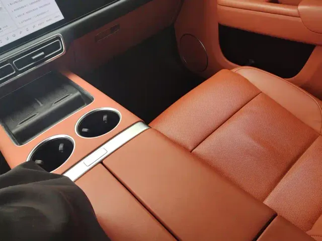 Li Auto L9 — Фото автомобиля 16