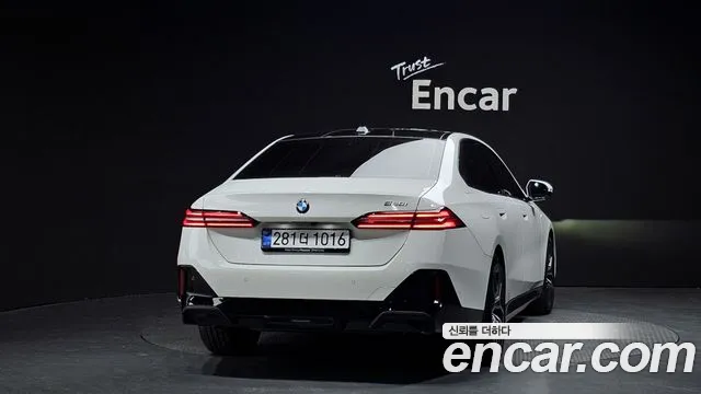 BMW 5-Series — Фото автомобиля 4