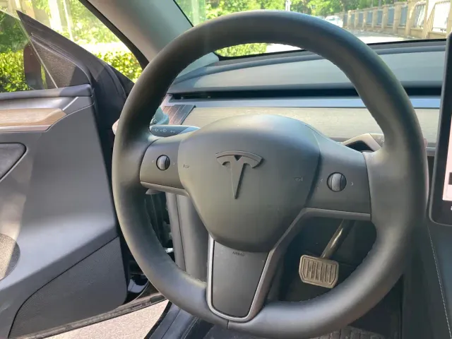 Tesla Model Y — Фото автомобиля 10