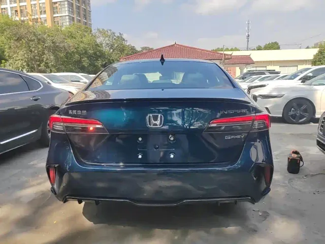 Honda Inspire Hybrid — Фото автомобиля 5