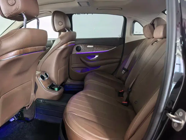 Mercedes-Benz E-Class — Фото автомобиля 5