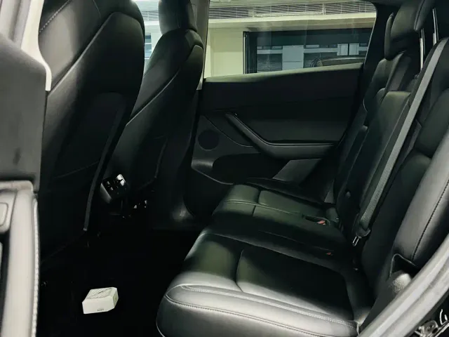Tesla Model Y — Фото автомобиля 8