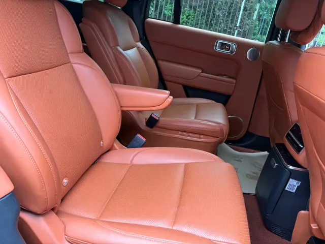 Li Auto L8 — Фото автомобиля 14