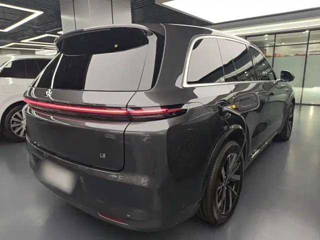 Li Auto L8 — Фото автомобиля 6